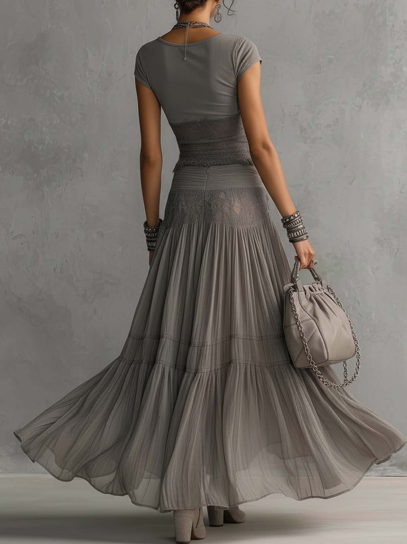 Conjunto Elena de Top con Paneles de Encaje y Falda Maxi Plisada