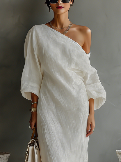 Elegante Vestido Fluido Blanco Marfil con Hombros Descubiertos